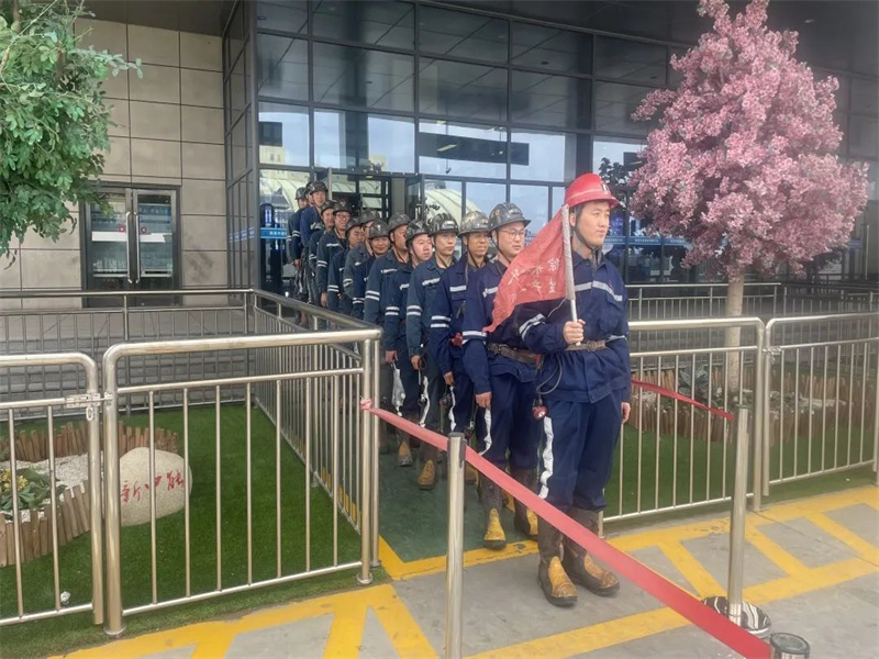 喜訊！中能袁大灘煤礦綜采一隊(duì)獲2023年陜西省能源化學(xué)地質(zhì)工會(huì)“工人先鋒號(hào)”榮譽(yù)稱號(hào)（4）.jpg