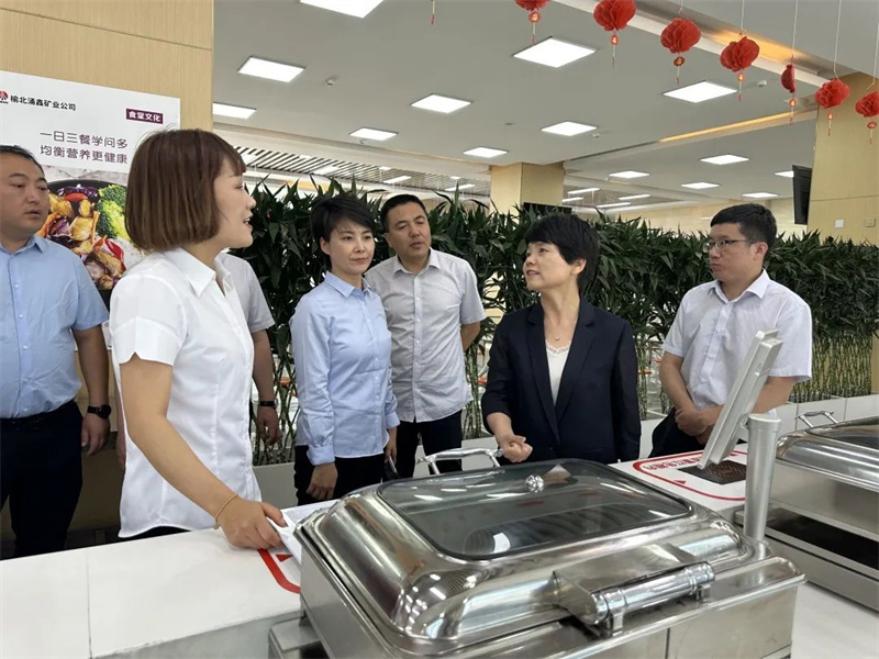 公司黨委副書記、工會(huì)主席張瀅到涌鑫公司開展調(diào)研（2）.jpg